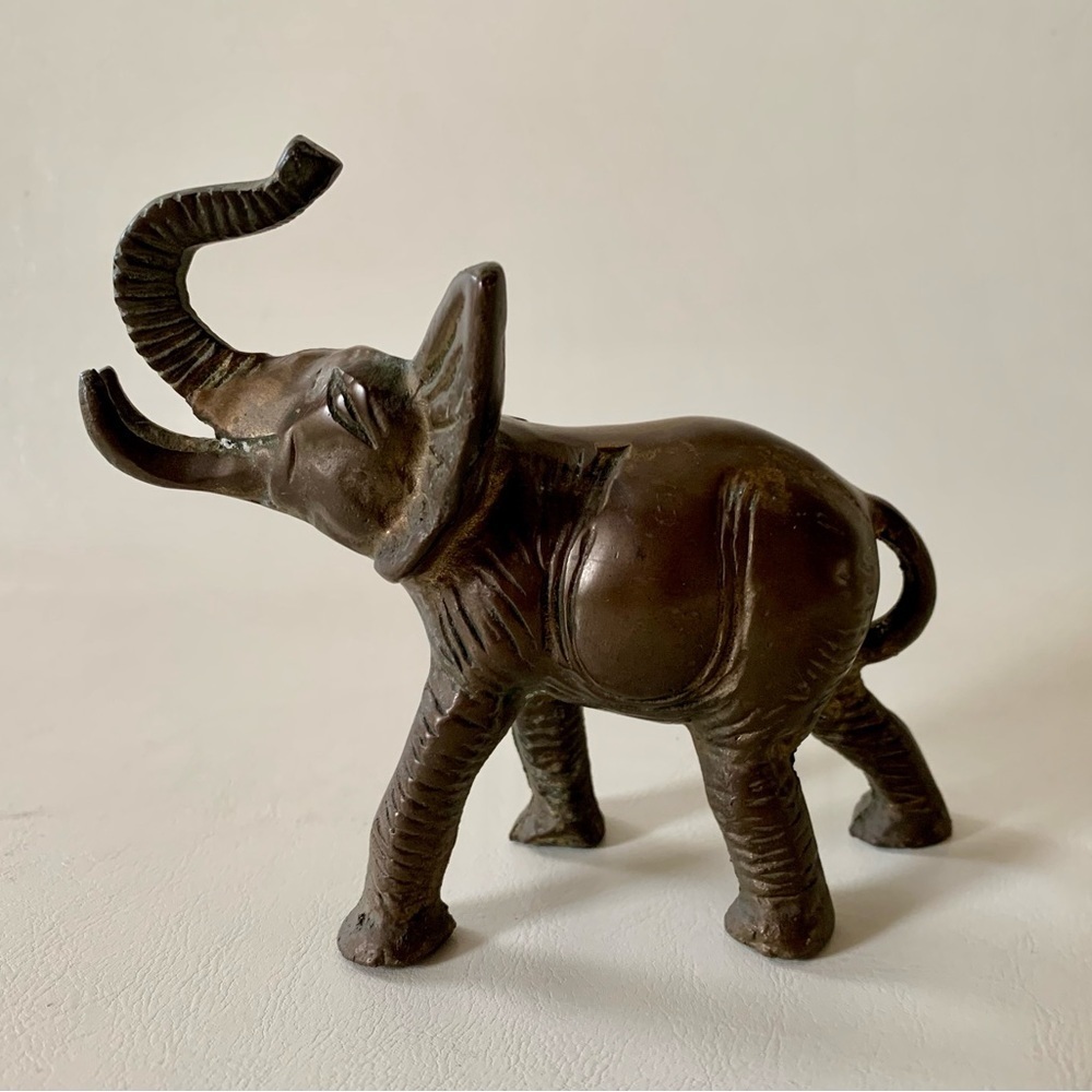 Vintage solid brass Figurine Of Elephant 4.5”